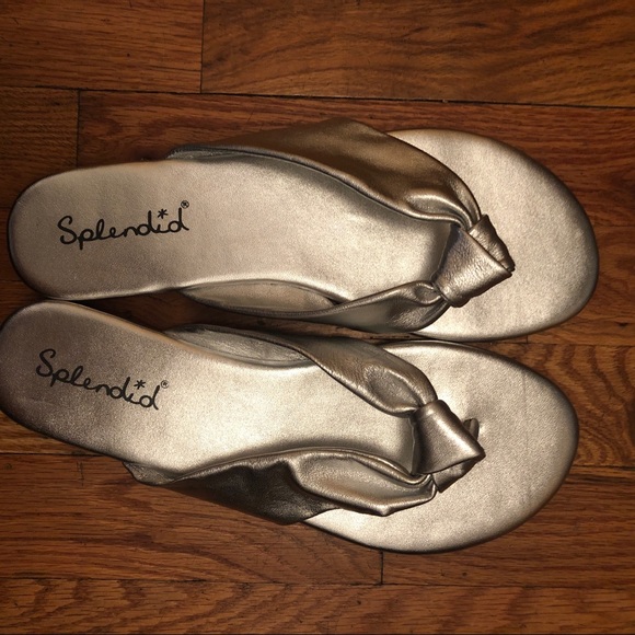 Splendid Metallic Silver Thongs  9.5  Never Worn - Picture 1 of 2